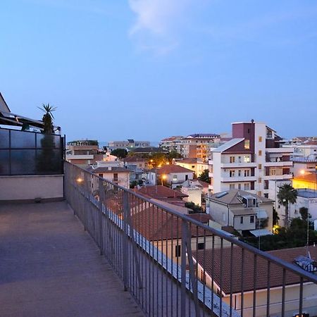 Summer And Winter Apartment Pescara Kamer foto