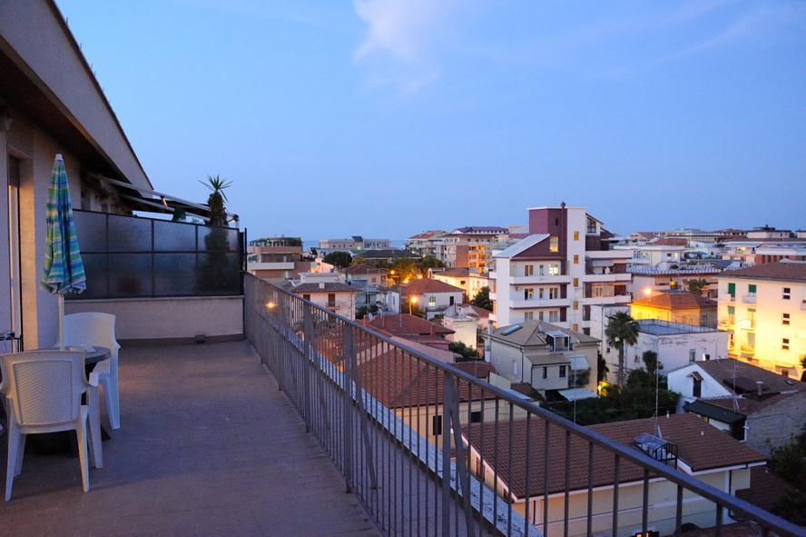 Summer And Winter Apartment Pescara Kamer foto